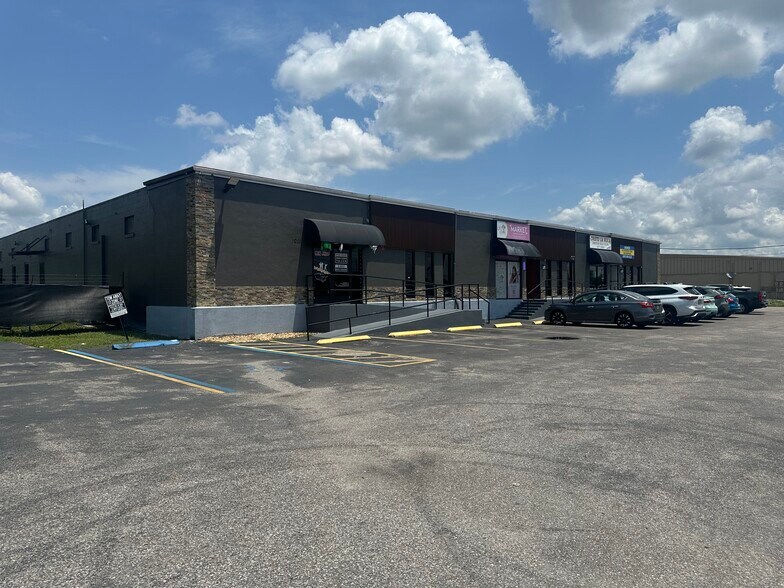 More Photos Of 1011 W Lancaster Rd, Orlando General Retail For Sale