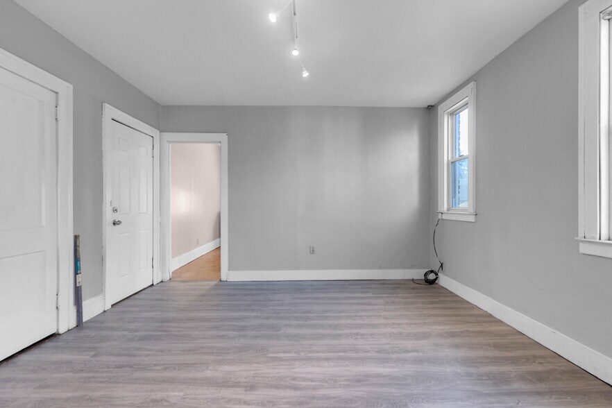 More Photos Of 45 School St, Hartford Apartments For Sale