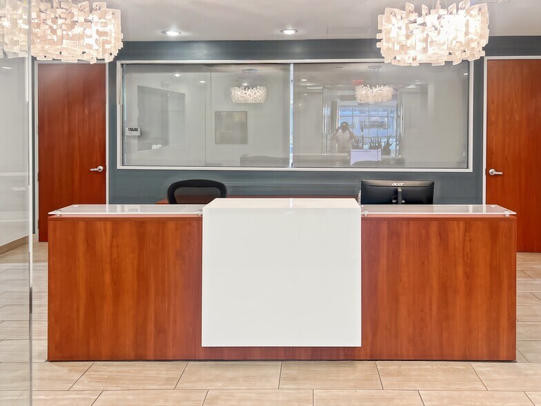 More Photos Of 7047 E Greenway Pky, Scottsdale Coworking Space