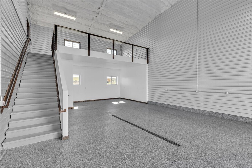 More Photos Of 453 Commerce St, Hayden Office For Sale