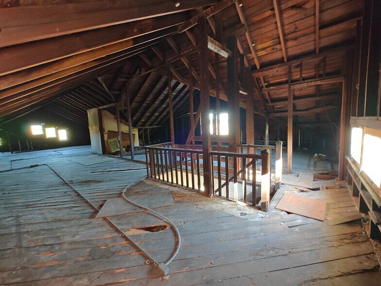 More Photos Of 2020 N Main St, Jacksonville Specialty For Sale