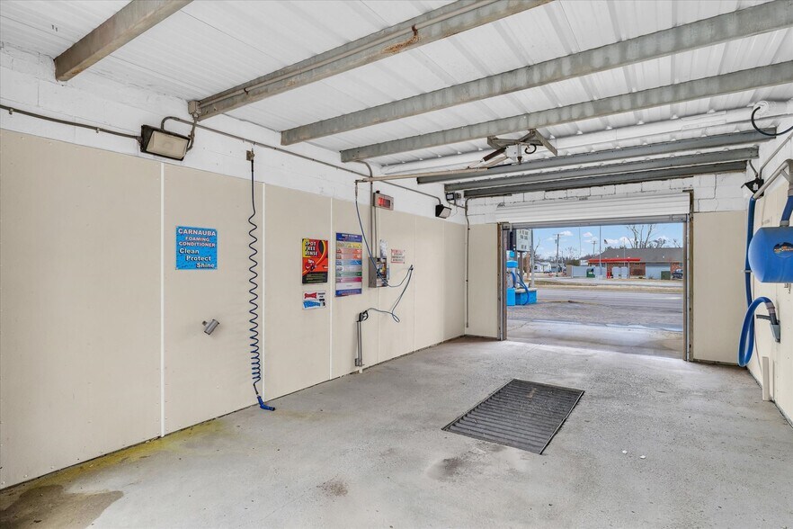 More Photos Of 110 W Lincoln Ave, Charleston Carwash For Sale