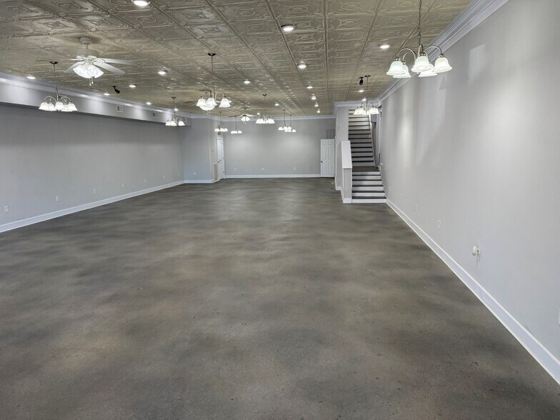 More Photos Of 221 W Main St, Woodbury General Retail For Sale