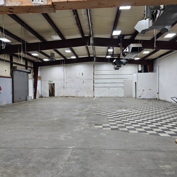More Photos Of 7930 Pulaski Hwy, Rosedale Warehouse For Lease
