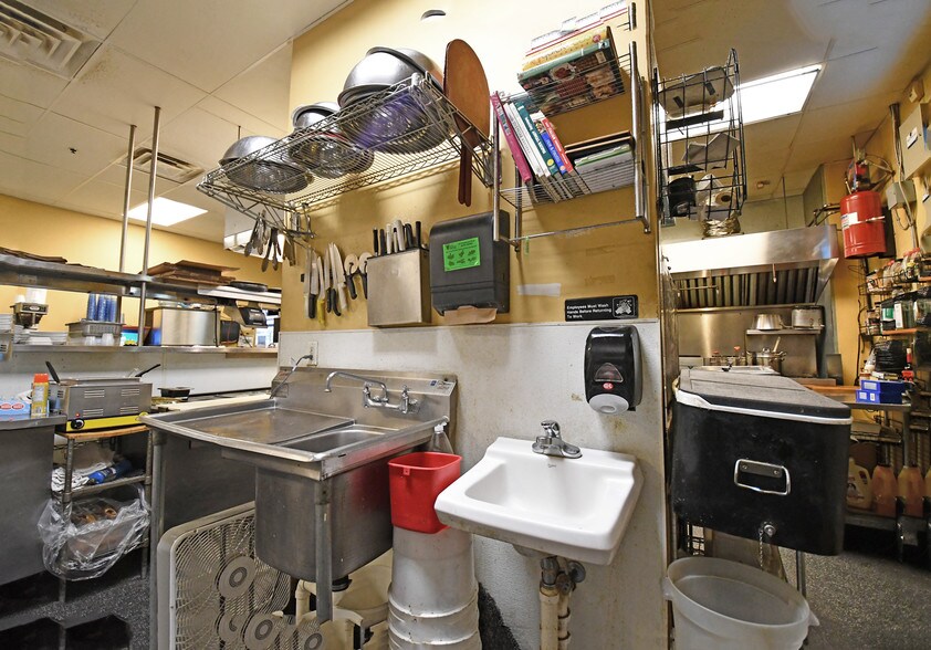 More Photos Of 5905-6055 Timber Ridge Dr, Prospect Unknown For Lease