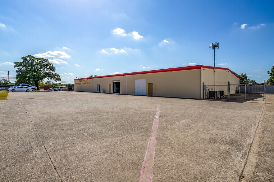 More Photos Of 1841 W Division St, Arlington Warehouse For Sale