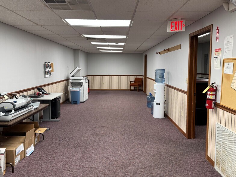 More Photos Of 503 S Main St, Nappanee Office For Sale
