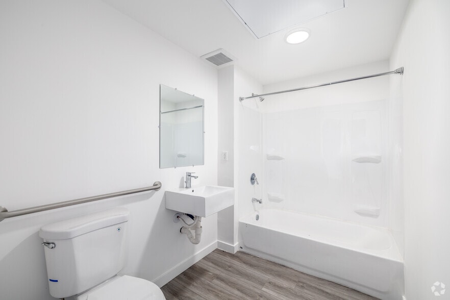 More Photos Of 300 W 60th St, Los Angeles Apartments For Sale