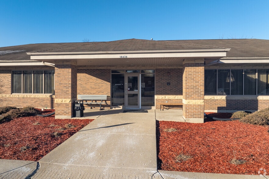 More Photos Of 18636 Dixie Hwy, Homewood Medical For Lease