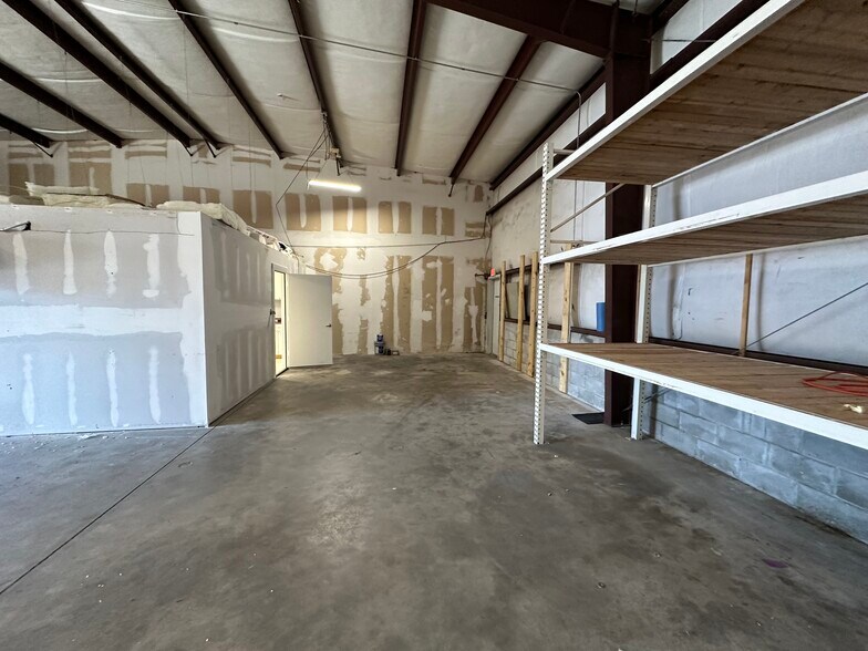 More Photos Of 2164 Platinum Rd, Apopka Light Distribution For Lease