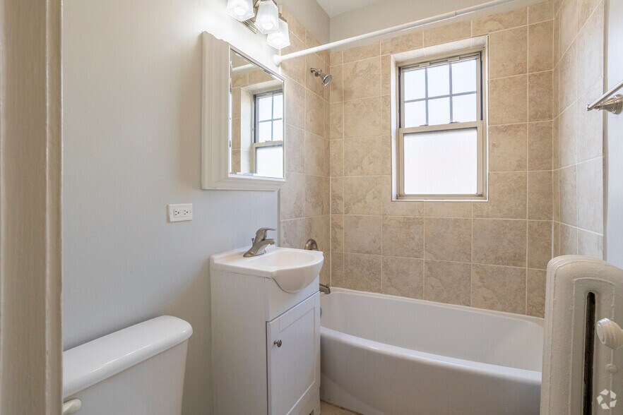 More Photos Of 1000-1010 North Blvd, Oak Park Apartments For Lease