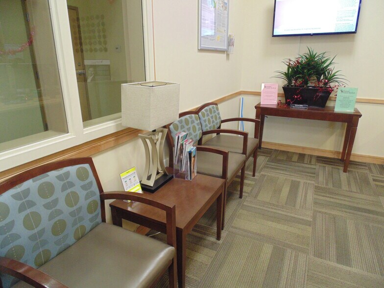 More Photos Of 1528 N Commerce Dr, Saratoga Springs Medical For Sale