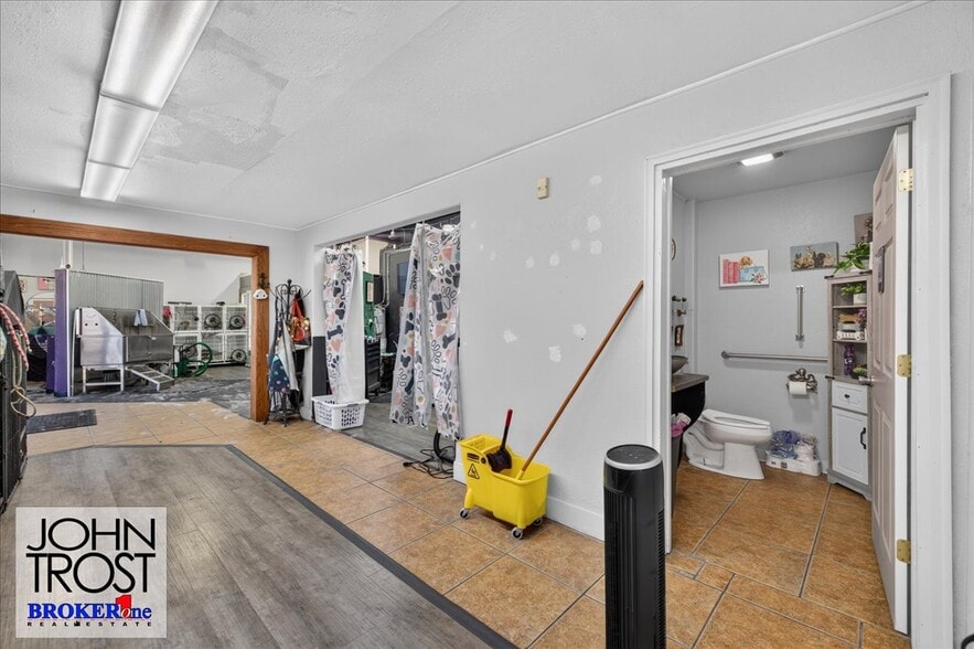 More Photos Of 801 N Center St, Casper Freestanding For Sale