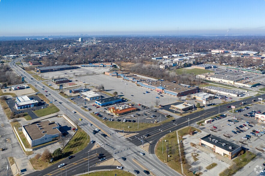 More Photos Of 13900 E 40 Hwy, Independence Storefront For Sale