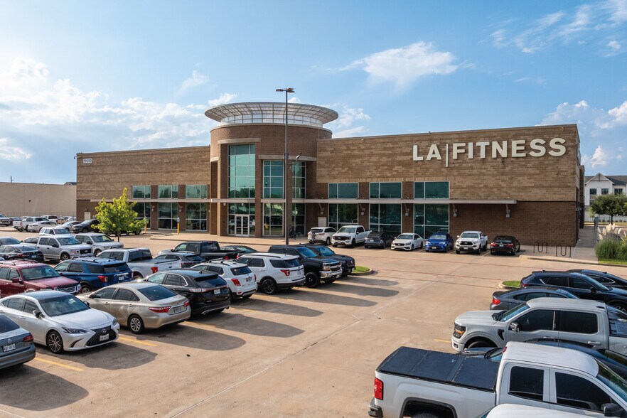 More Photos Of 19550 Restaurant Row, Houston Freestanding For Sale