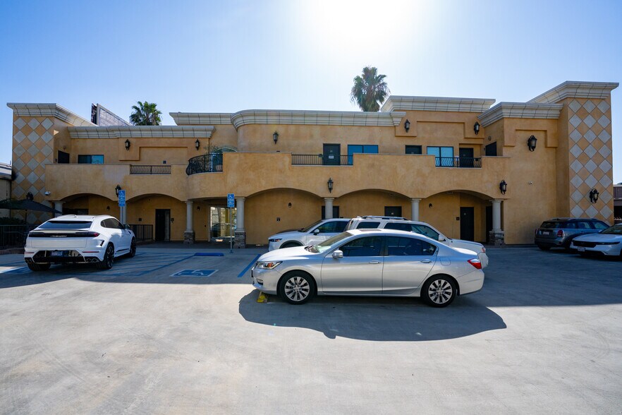 More Photos Of 13833-13841 Ventura Blvd, Sherman Oaks Storefront Retail Office For Sale