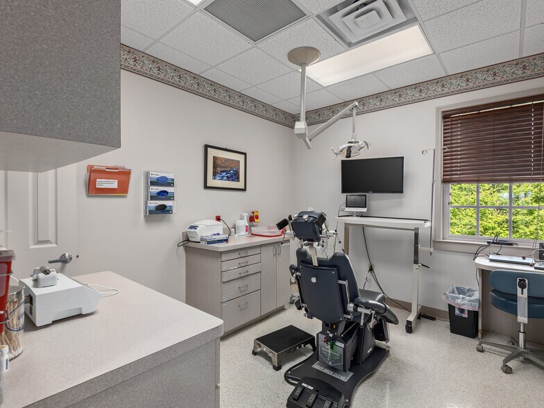 More Photos Of 4 Medical Park Dr, Asheville Medical For Sale