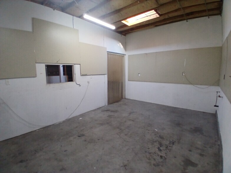 More Photos Of 1595 W Foothill Blvd, Upland Freestanding For Lease