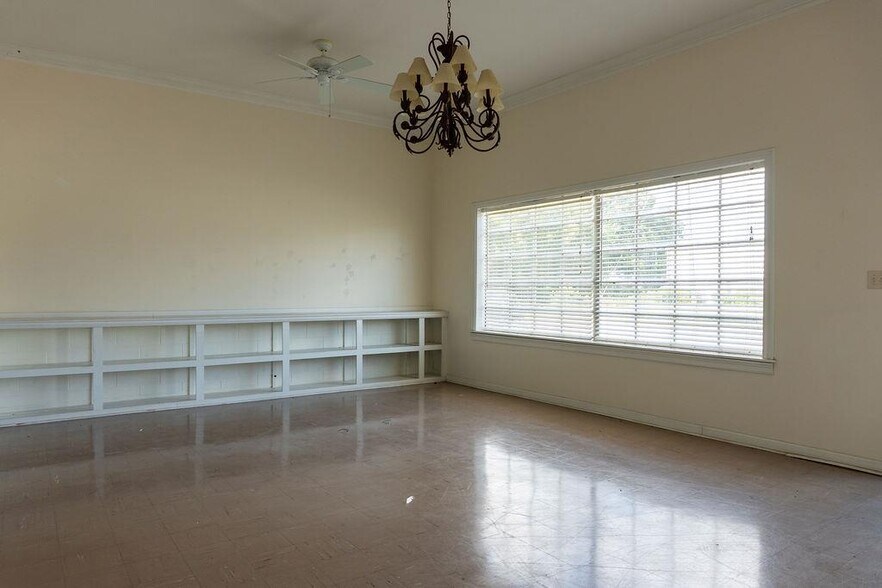 More Photos Of 214 S Church St, Dublin Flex For Sale