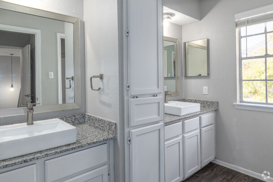 More Photos Of 13050 Park Xing, San Antonio Apartments For Sale