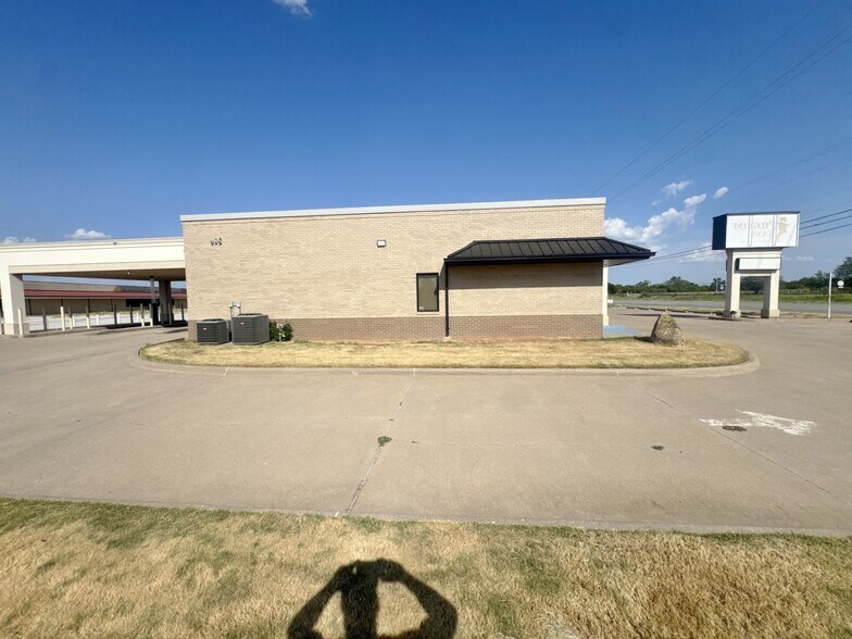 More Photos Of 2618 Old Iowa Park Rd, Wichita Falls Bank For Sale