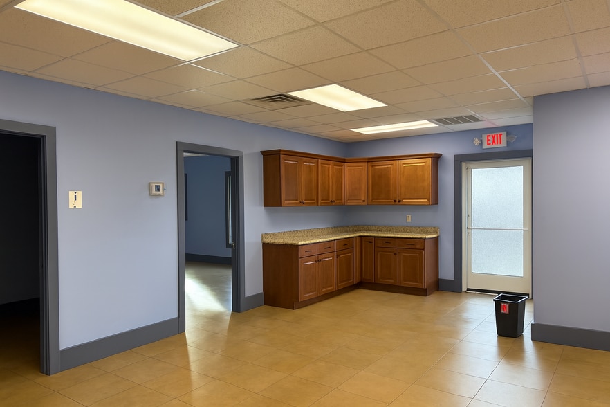 More Photos Of 202 Arnette St, Murfreesboro Office For Lease