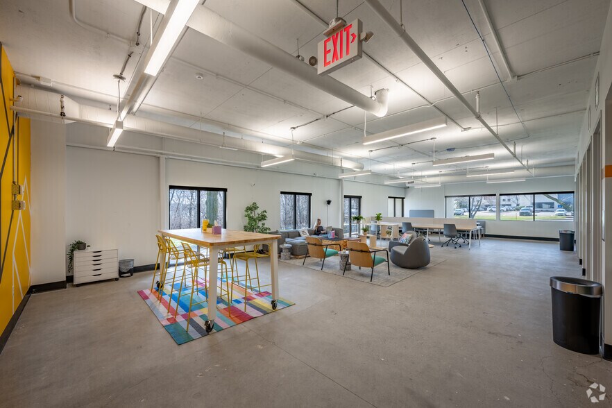 More Photos Of 4440 W Round Lake Rd, Arden Hills Warehouse For Lease