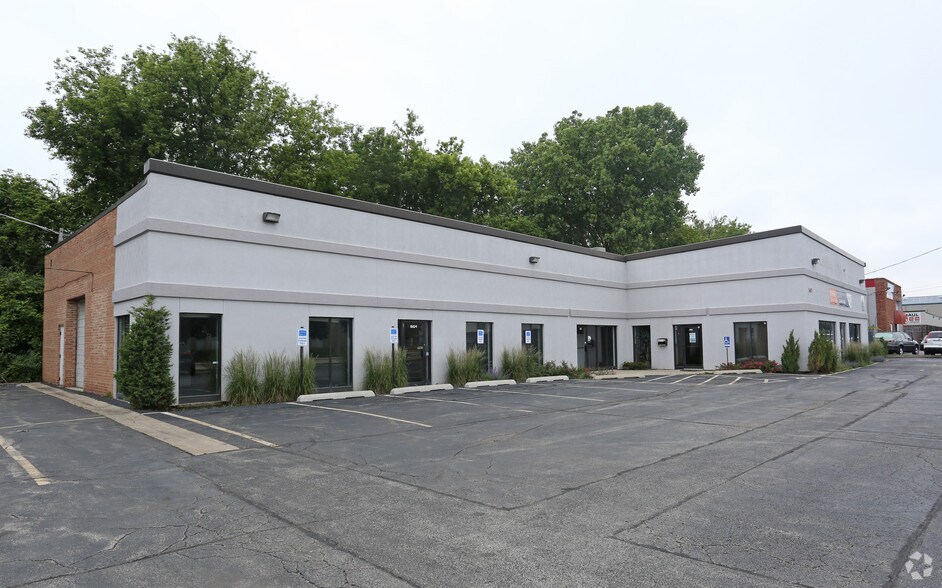 More Photos Of 501 W Colfax St, Palatine Office For Sale