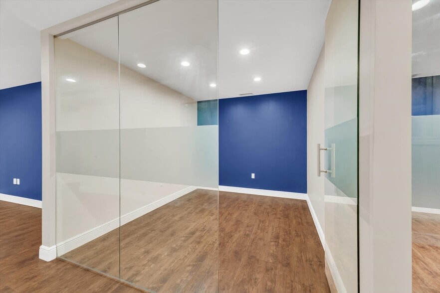 More Photos Of 224 NE 32nd Ct, Oakland Park Warehouse For Sale