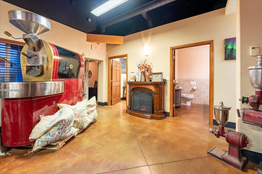 More Photos Of 1502 Minnie St, Fairbanks Industrial For Sale