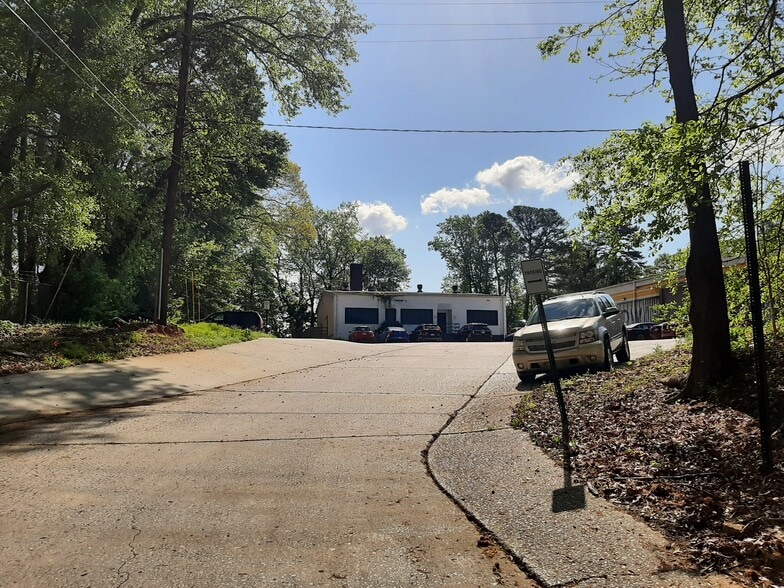 More Photos Of 1240 Metropolitan Pky, Atlanta Warehouse For Lease