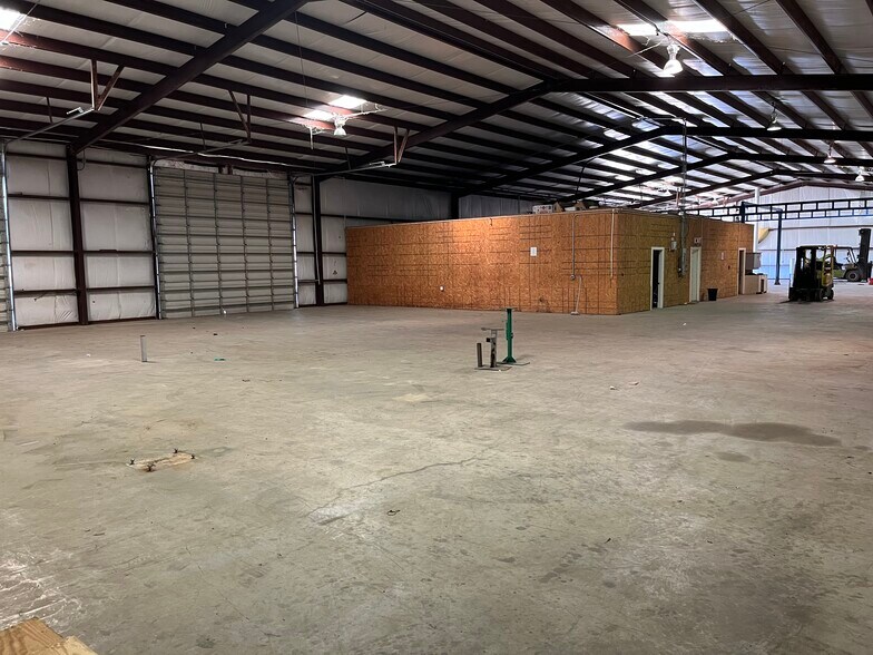 More Photos Of 2915 Greenlee Park Trl, Weatherford Warehouse For Sale