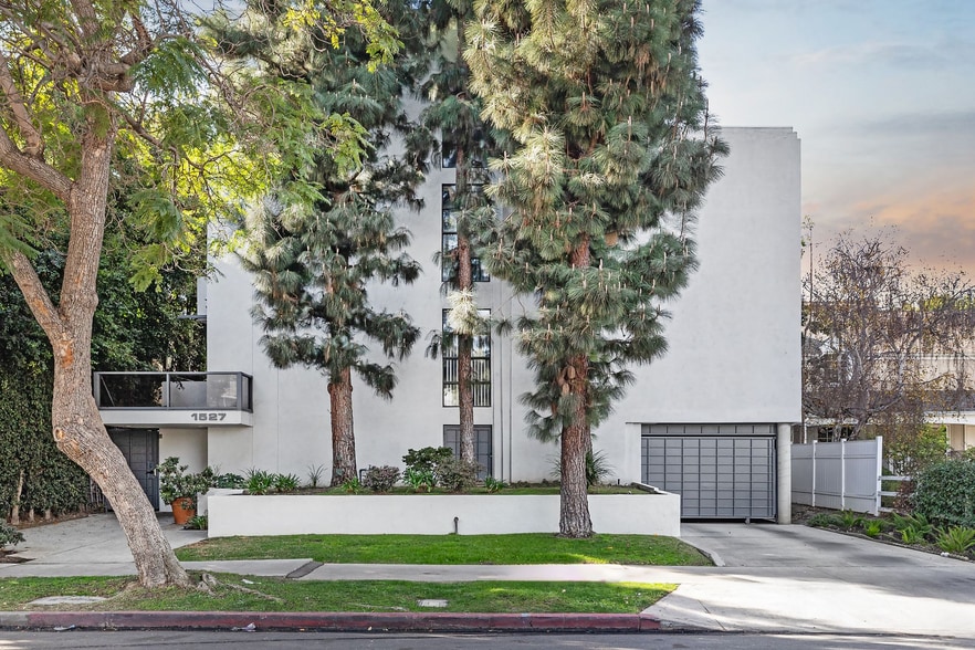 More Photos Of 1527 Veteran Ave, Los Angeles Apartments For Sale