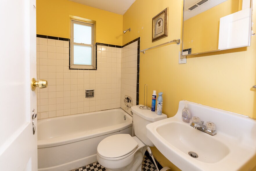 More Photos Of 1393 Lapaloma Cir, Memphis Apartments For Sale