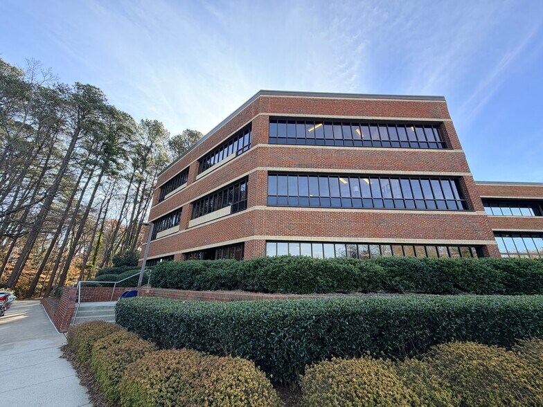 More Photos Of 3600 Glenwood Ave, Raleigh Office For Lease