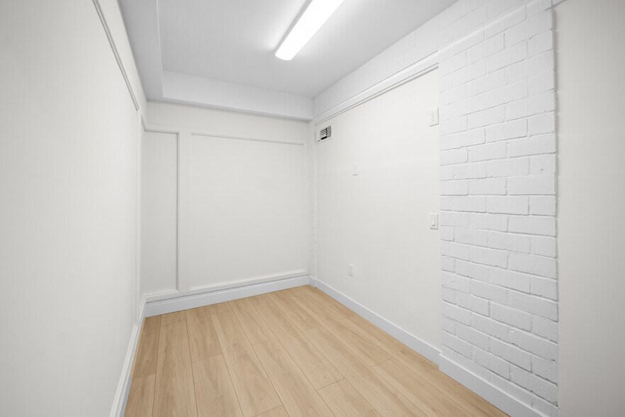 More Photos Of 2823 W 8th St, Los Angeles Office For Lease