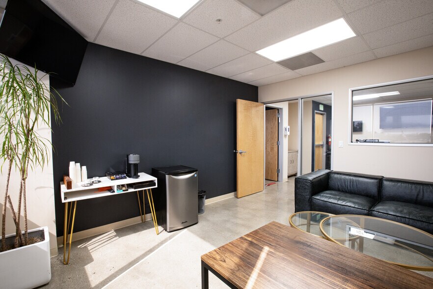 More Photos Of 3355 E Spring St, Long Beach Office For Lease
