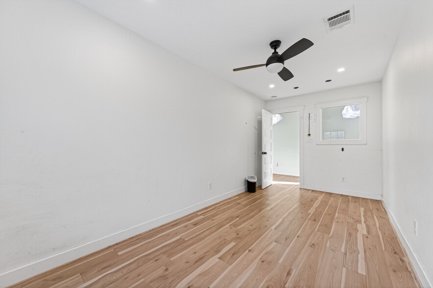 More Photos Of 8911 West Ln, Magnolia Office For Sale