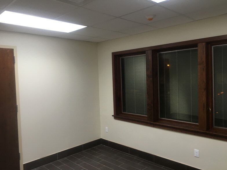 More Photos Of 180 Tices Ln, East Brunswick Medical For Lease