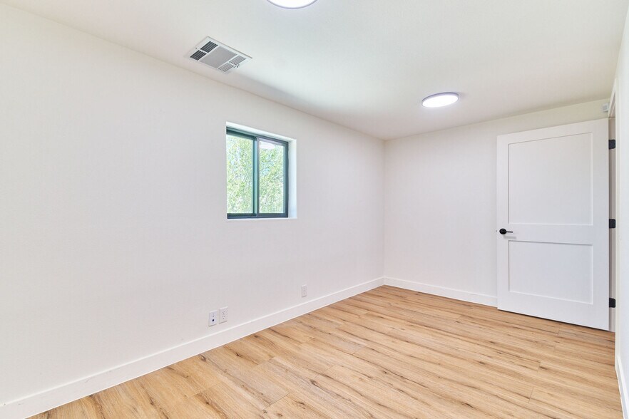 More Photos Of 586 Bonanza Trail, Big Bear Lake Office Residential For Sale