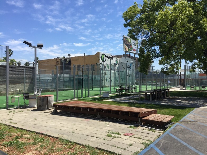 More Photos Of 5115 W Sunset Blvd, Los Angeles Storefront For Lease