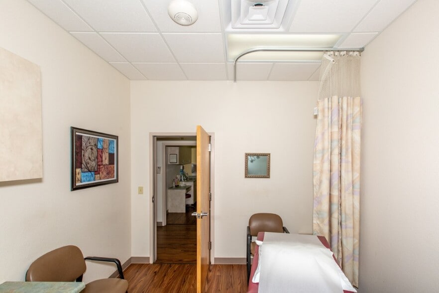 More Photos Of 1005 Division St, Prescott Medical For Sale