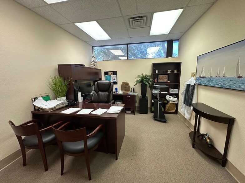 More Photos Of 3801 Bee Ridge Rd, Sarasota Storefront For Lease