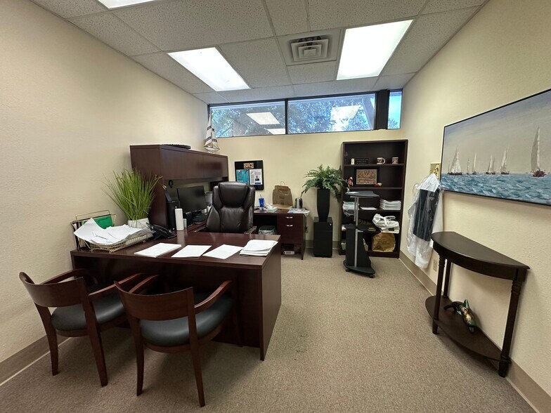 More Photos Of 3801 Bee Ridge Rd, Sarasota Storefront For Sale