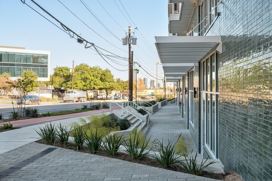 More Photos Of 2323 S Lamar Blvd, Austin Apartments For Lease