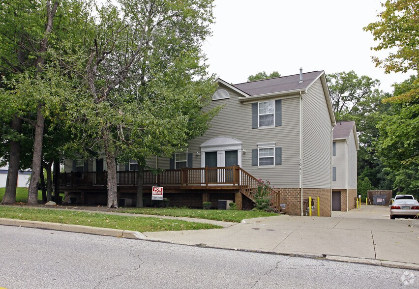 Primary Photo Of 1041 Clyde Ave, Cuyahoga Falls Apartments For Sale