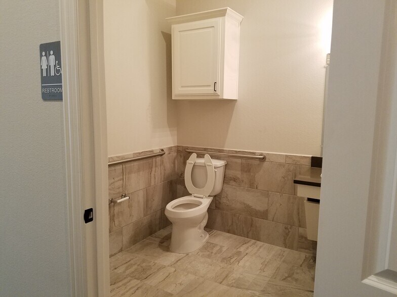 More Photos Of 8668 John Hickman Pky, Frisco Medical For Lease