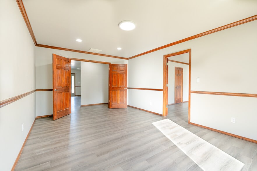 More Photos Of 8984 S Park Rd, Rogers Office For Lease