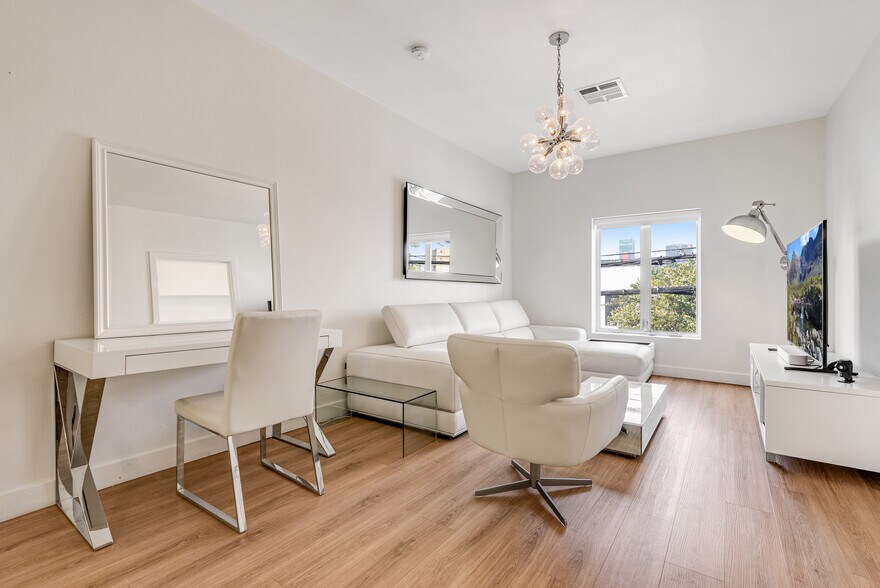 More Photos Of 6208-6212 Santa Monica Blvd, Los Angeles Loft Creative Space For Lease