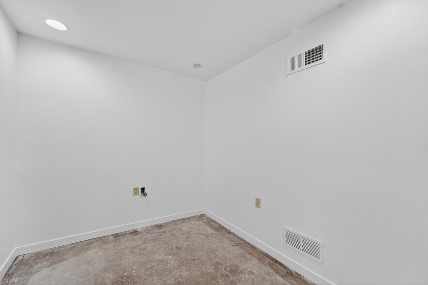 More Photos Of 2200 S Miller Pky, Milwaukee Distribution For Sale
